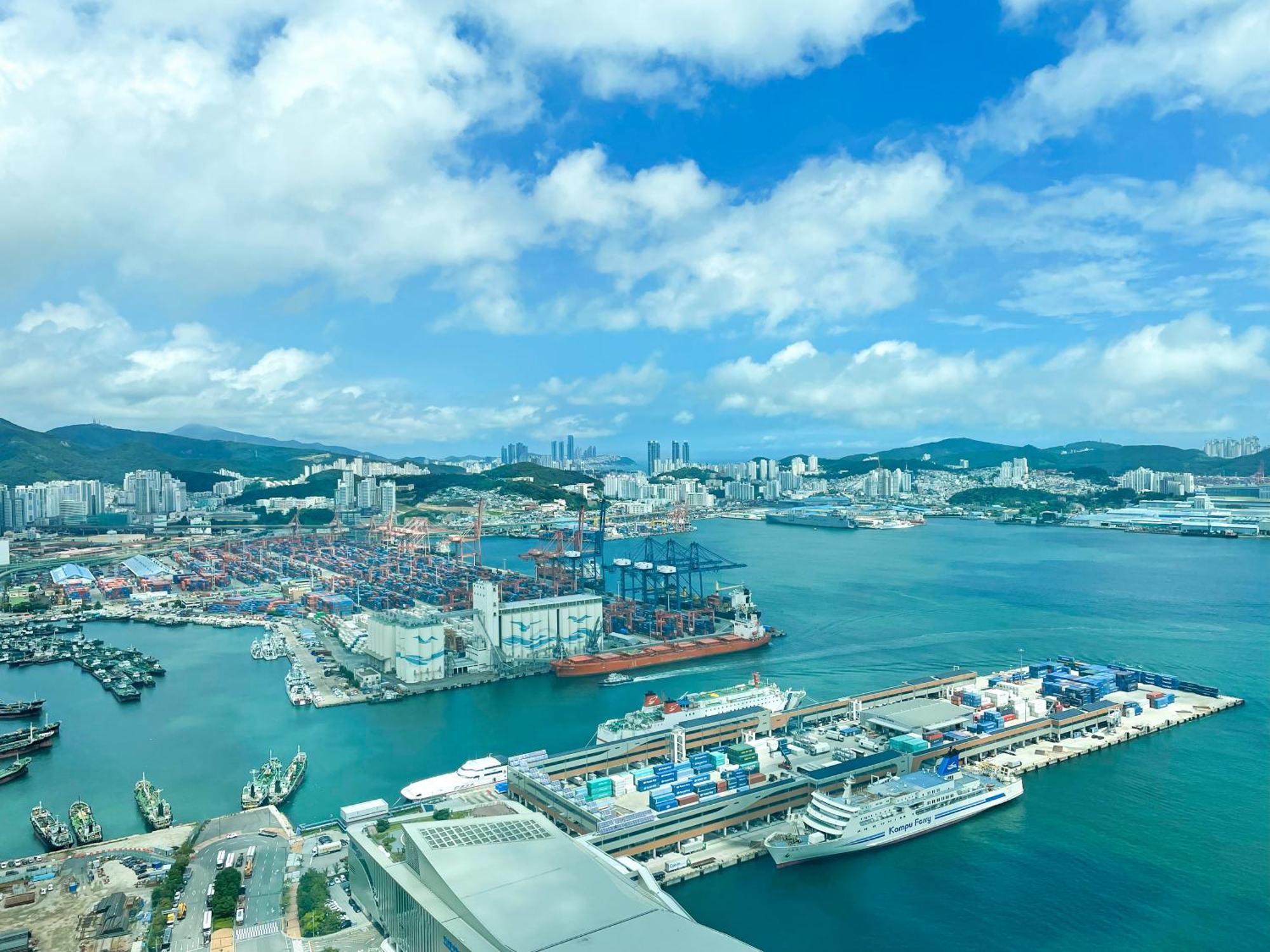 Brown Suites Busan Station Exterior foto